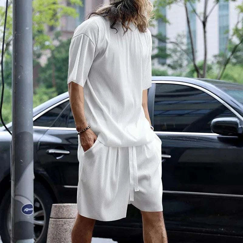 Men's vacation loose beach shorts set, stylish and comfortable for beach adventures.