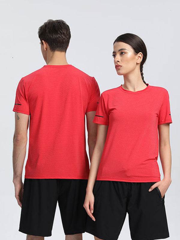 Loose breathable fitness tees for men and women in red, ideal for workouts with quick-dry fabric and stylish design.