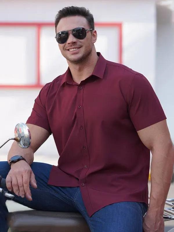 Plus size men's stretch thin short sleeve shirt in burgundy with leisure style.