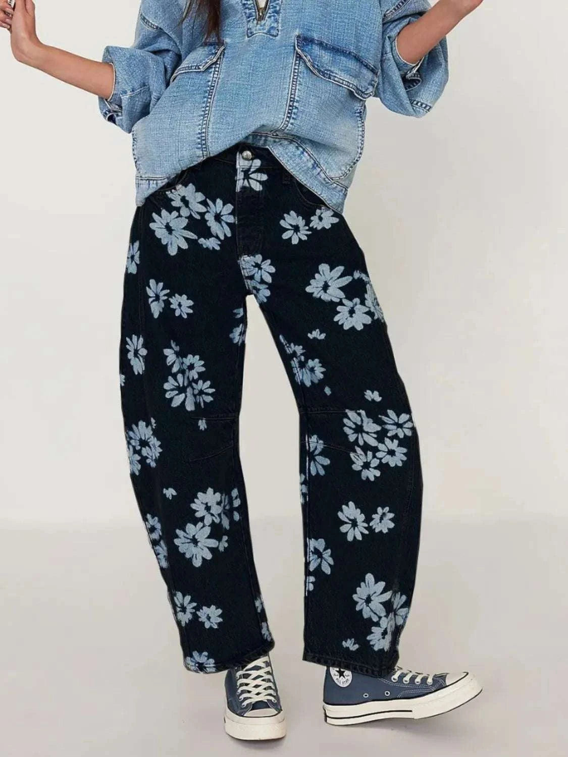 Printed wide leg jeans with floral pattern, featuring pockets, no stretch, composed of 95% rayon and 5% polyester.