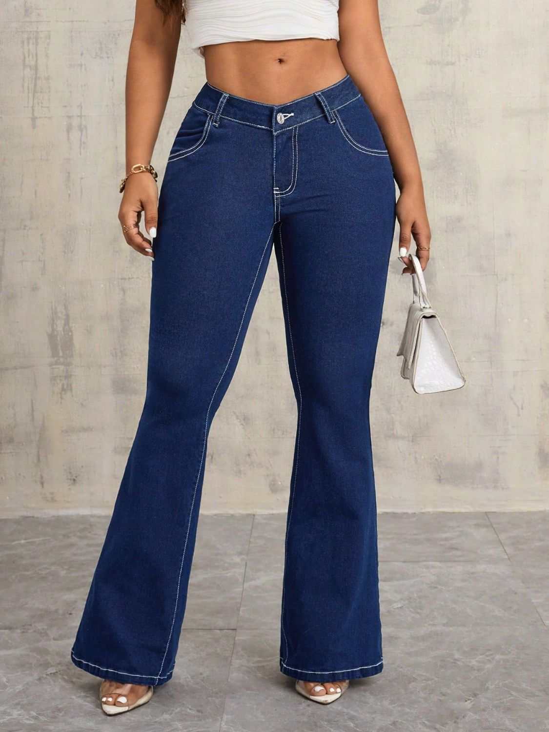 Flare jeans with pockets and buttoned front, non-stretch cotton-polyester blend.