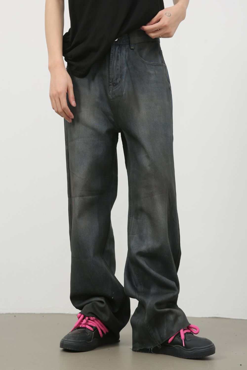 Men's frayed hem jeans with pockets, raw hem style.