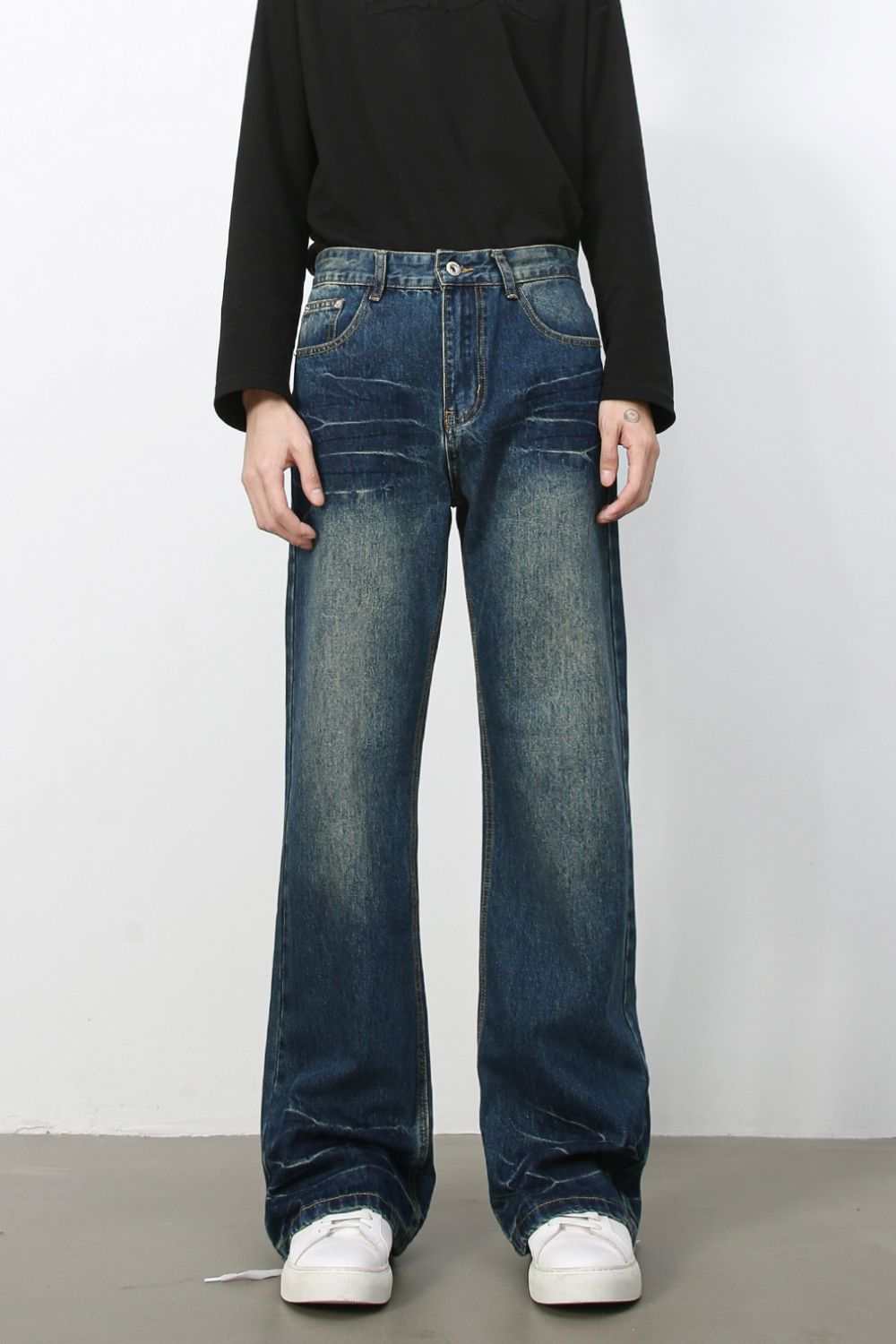Men's bootcut jeans with pockets, non-stretch denim, 88.4% cotton composition.