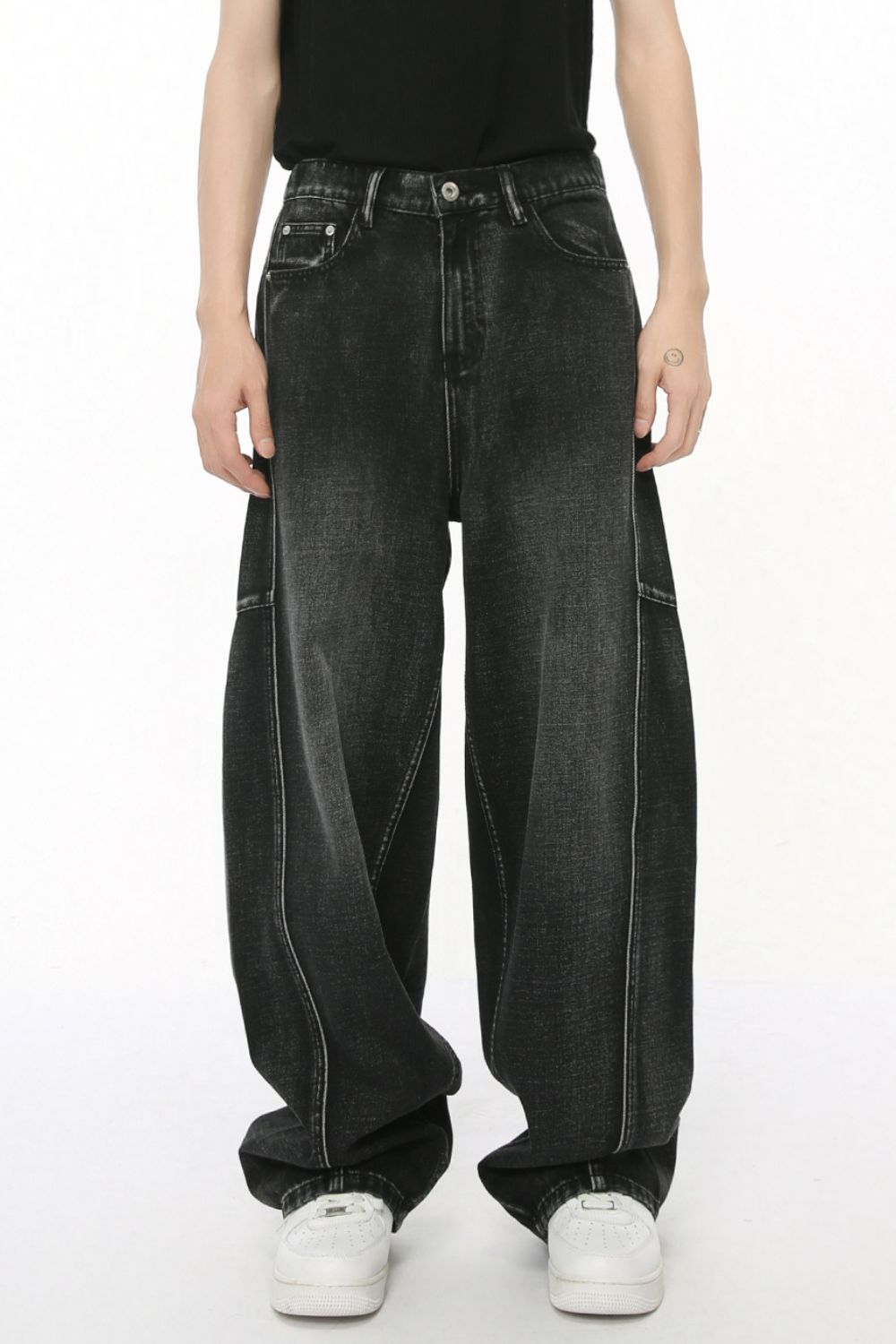 Panelled straight leg jeans, basic style, no stretch, black color.