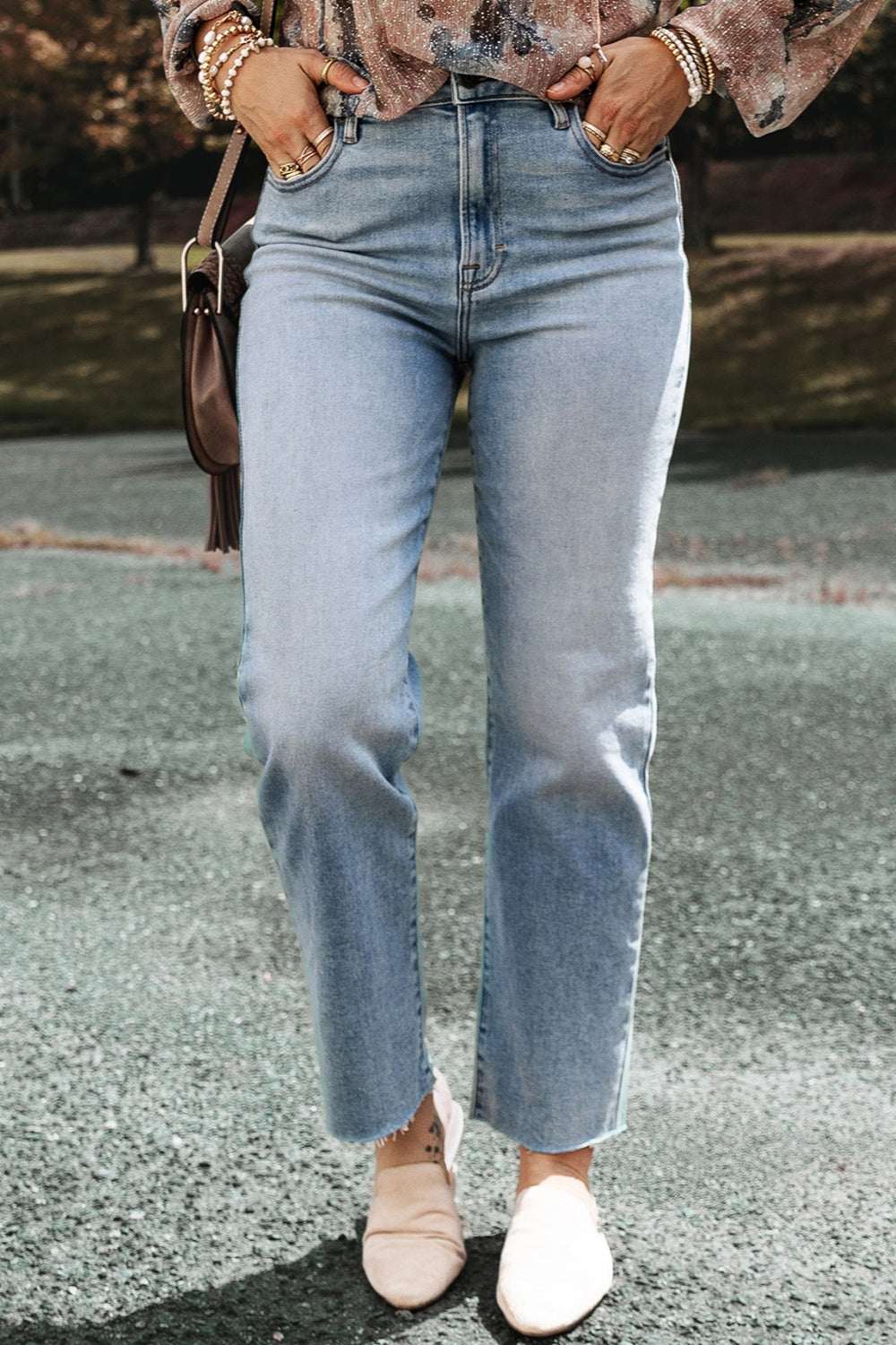 High Waist Straight Jeans with Pockets in light denim, slightly stretchy fabric.