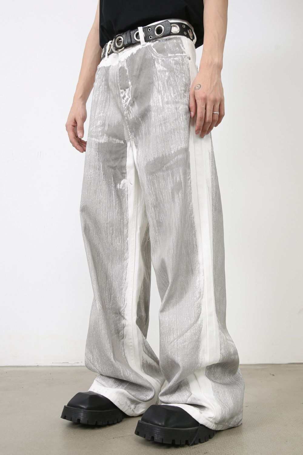 Men's contrast wide leg jeans, basic style, pocketed, made from 100% cotton.