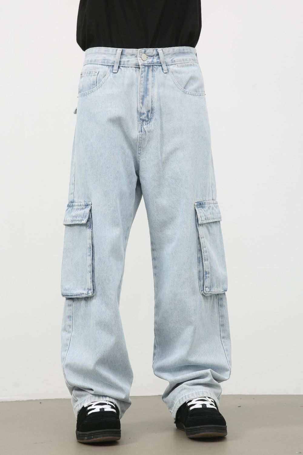 Men's wide leg jeans with cargo pockets, light blue,