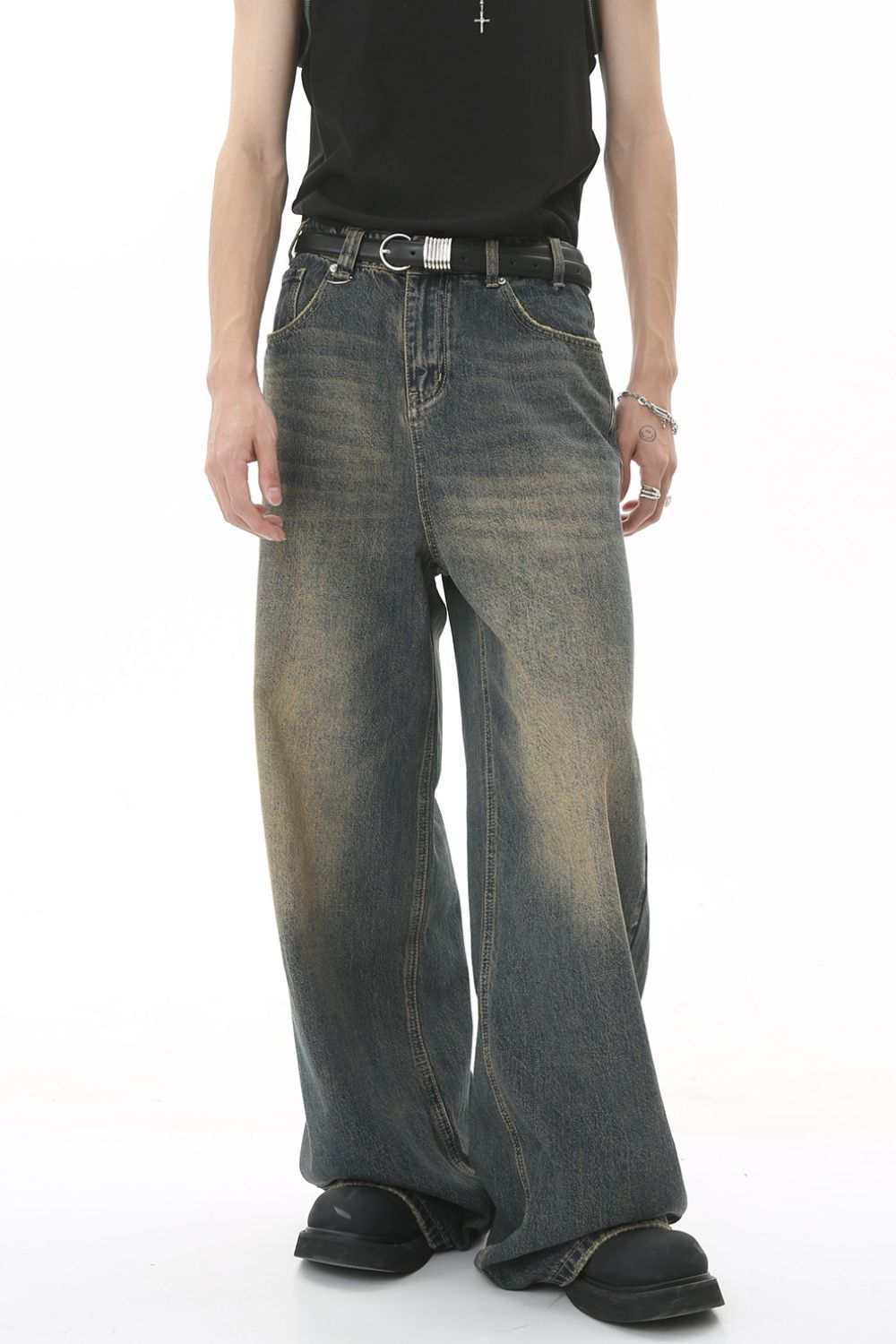 Men's wide leg jeans with pockets, no stretch, basic style, cotton blend.