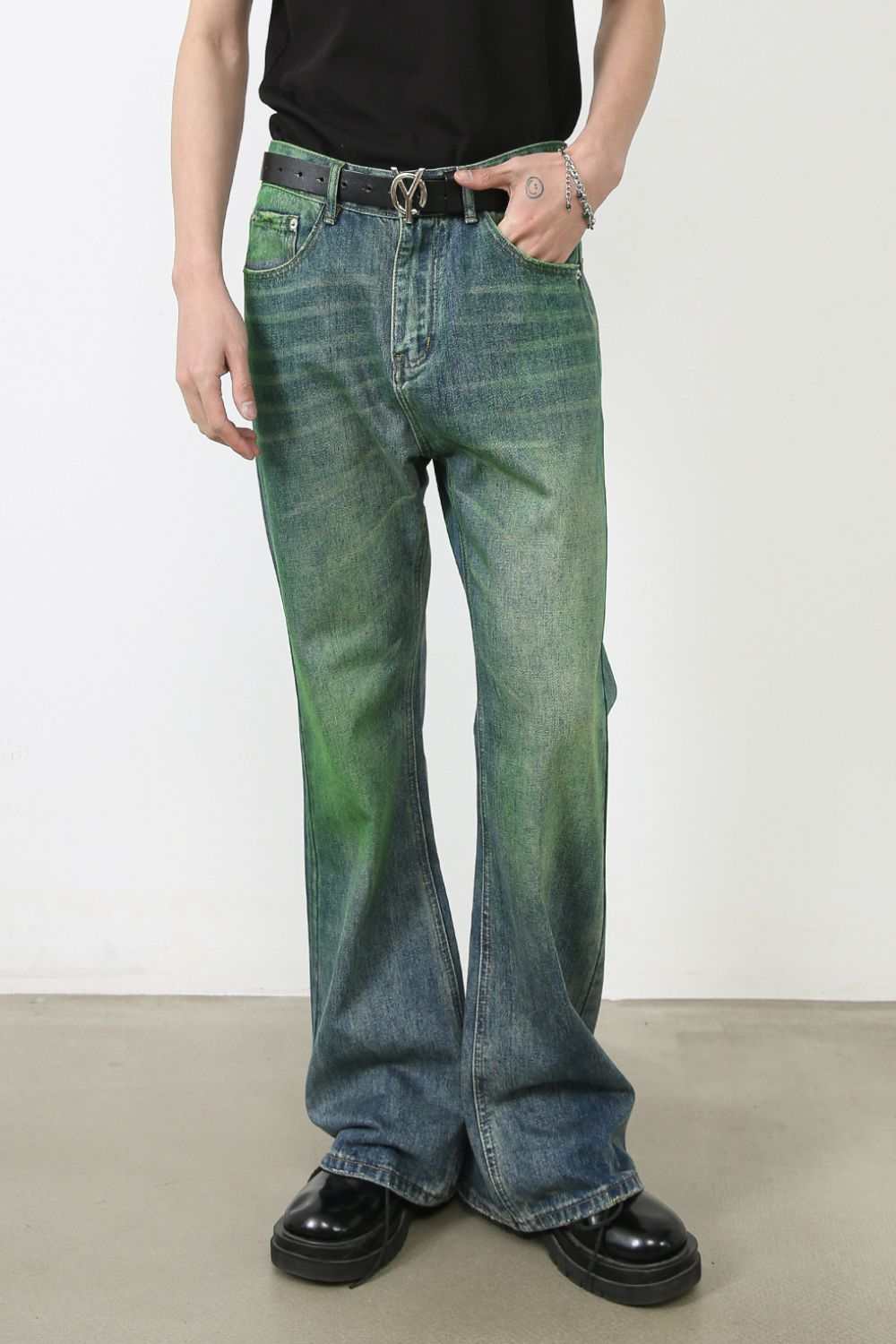Men's bootcut jeans with pockets, non-stretch denim, cotton blend.