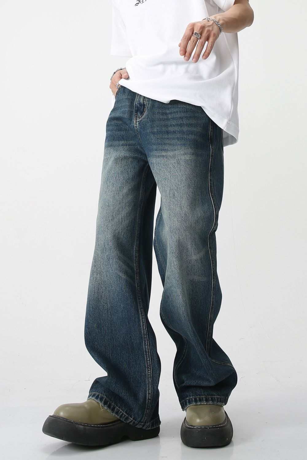 Bootcut jeans with pockets in basic style, no stretch, 90% cotton.