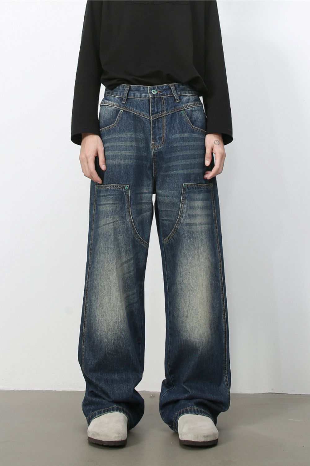 Men's wide leg jeans with basic style and no stretch.