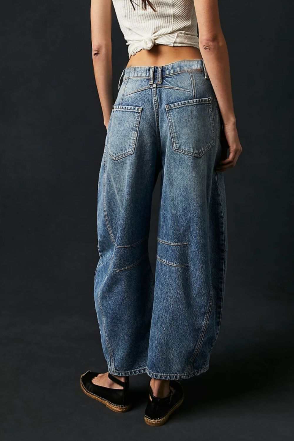 Wide Leg Jeans with Pockets in blue denim, featuring back pockets and no stretch.