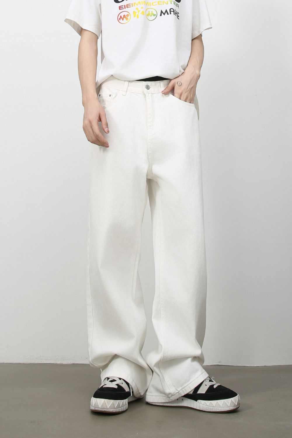 Men's wide leg jeans in white, basic style, 100% cotton.