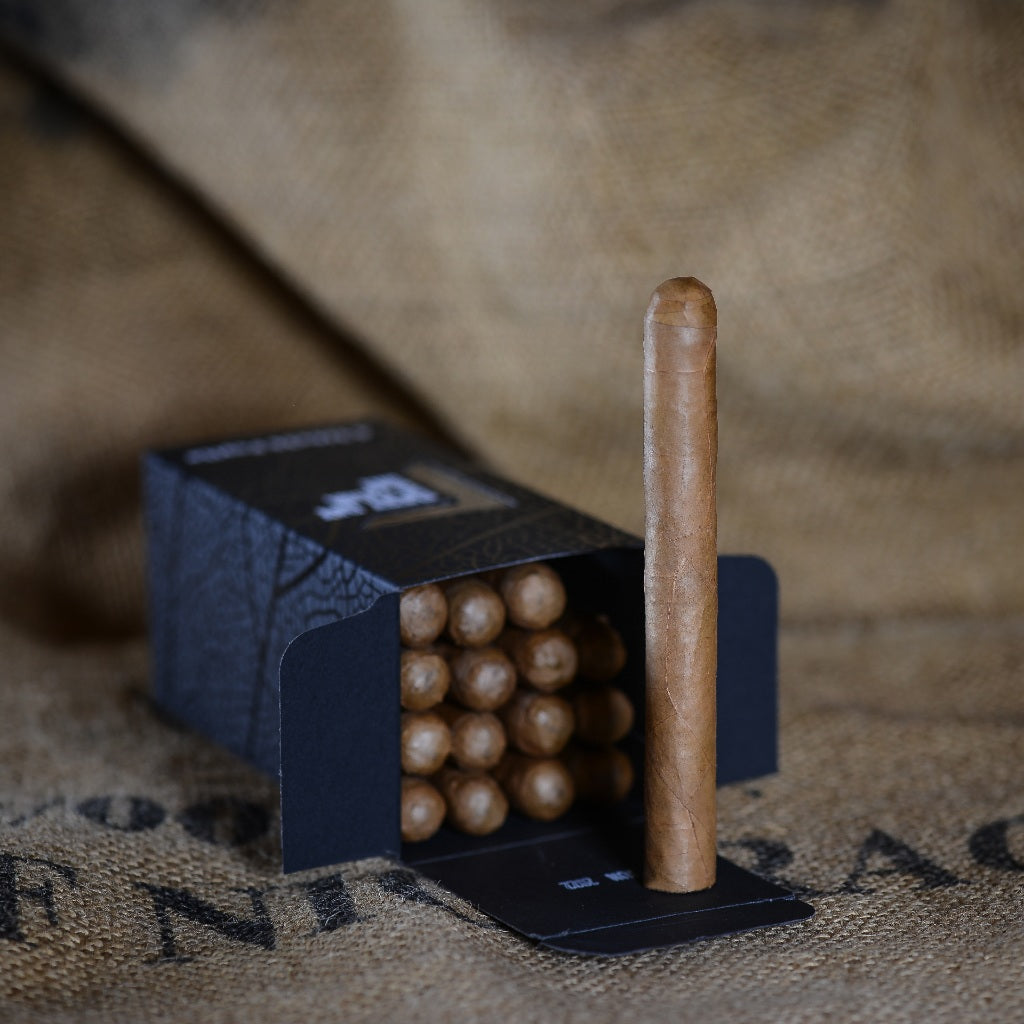 Box of 16 Connecticut cigars with 4¾x36 size, featuring Nicaraguan fillers and Indonesian binder.
