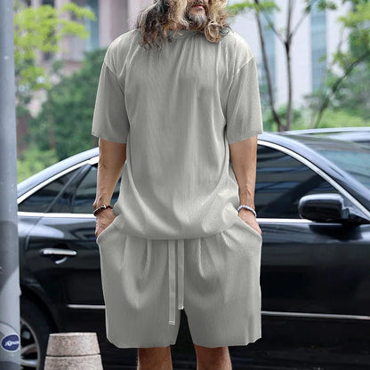 Men's vacation loose beach shorts set for stylish comfort.