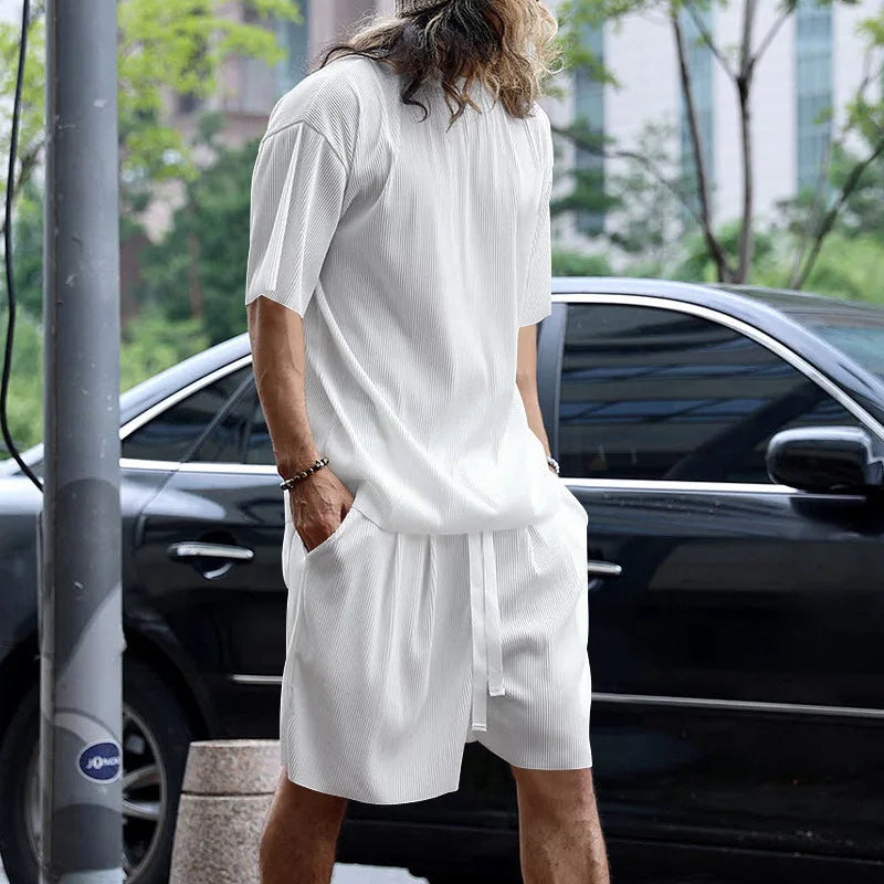 Men's vacation loose beach shorts set, stylish and comfortable for beach adventures.