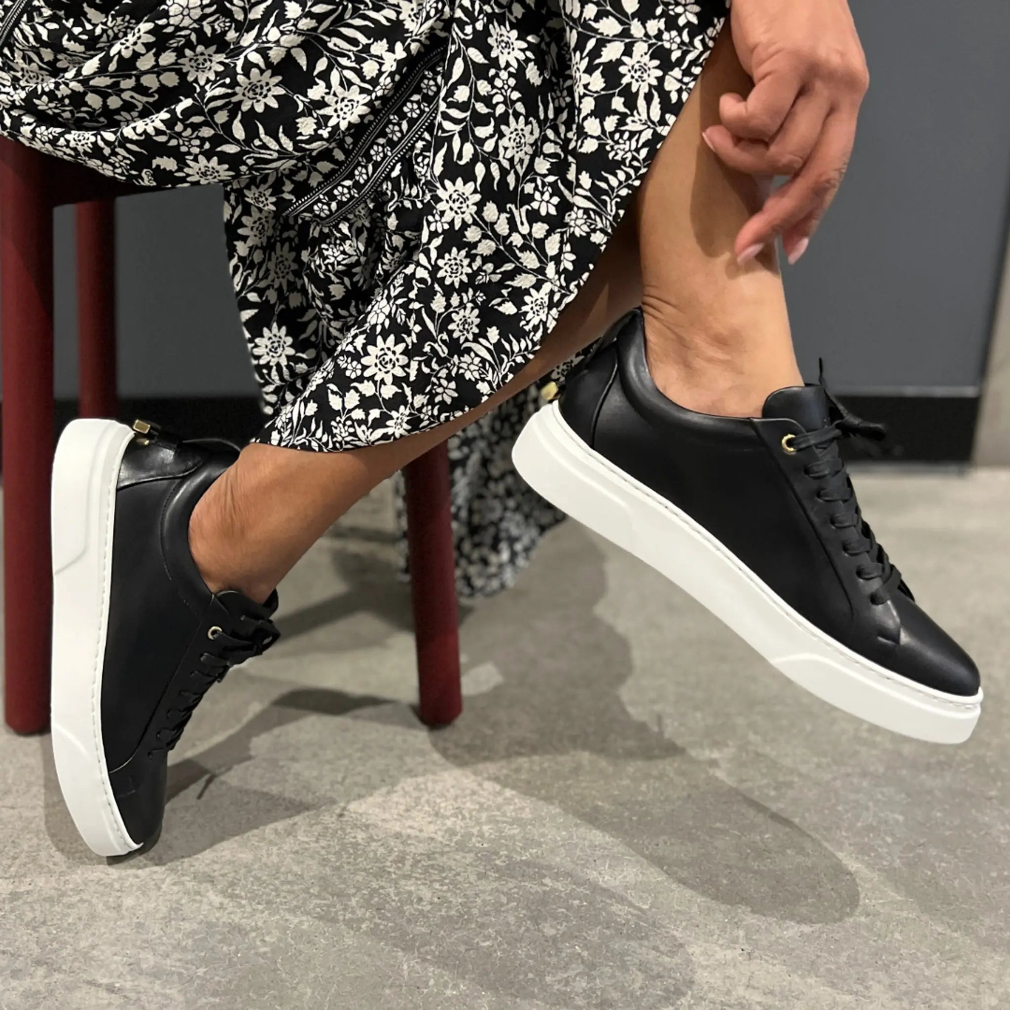 Women's Traviata - Black by MOCALMO