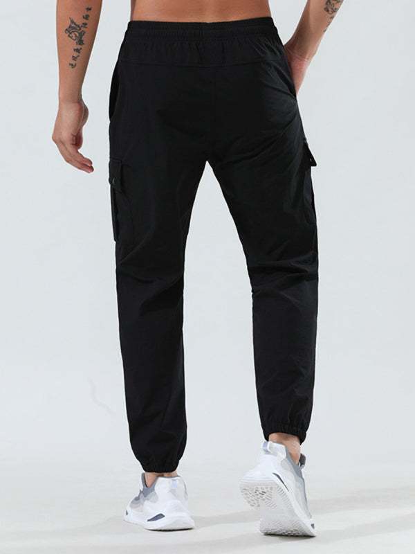 Men's quick-drying black cargo pocket trousers with elastic waist, suitable for fitness training and casual wear.