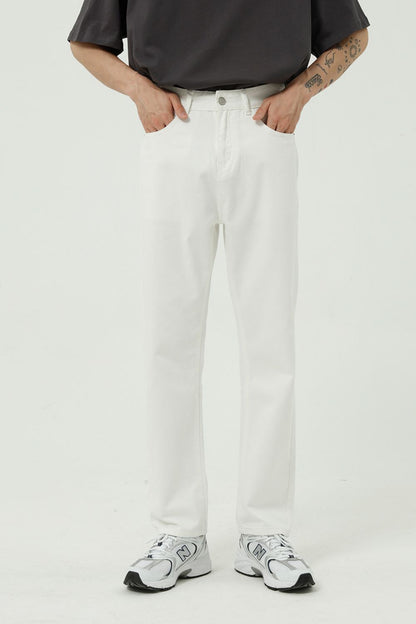 Straight leg jeans with pockets, basic style, white.