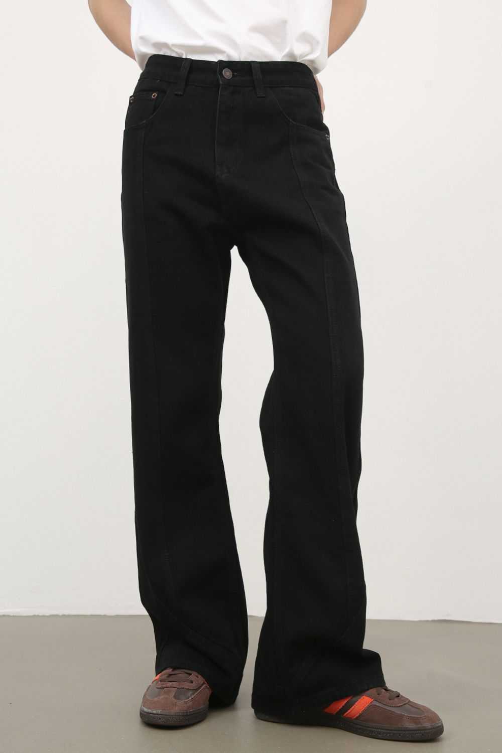 Men's slim fit black jeans with pockets, basic style, made of cotton, polyester, and viscose.