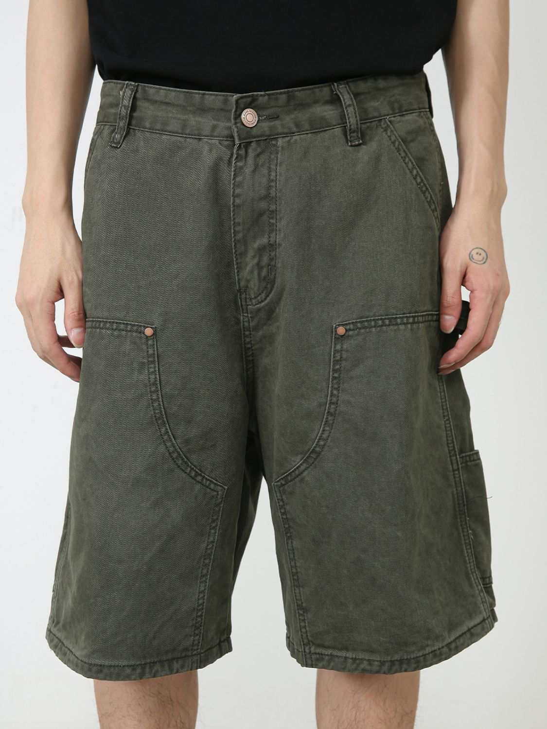 Men's mid rise denim shorts with pockets in green, basic style, buttoned, 95% cotton.