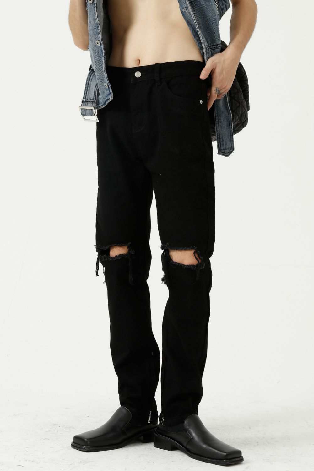 Distressed mid rise jeans with pockets, no stretch, cotton-polyester blend.