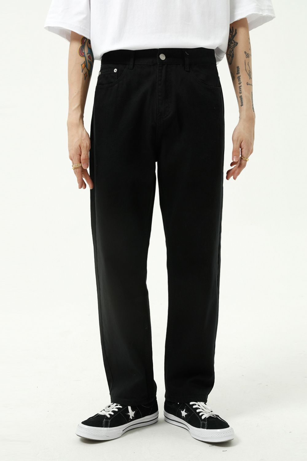Washed straight-leg slim jeans in black, no stretch, basic style, cotton-polyester blend.