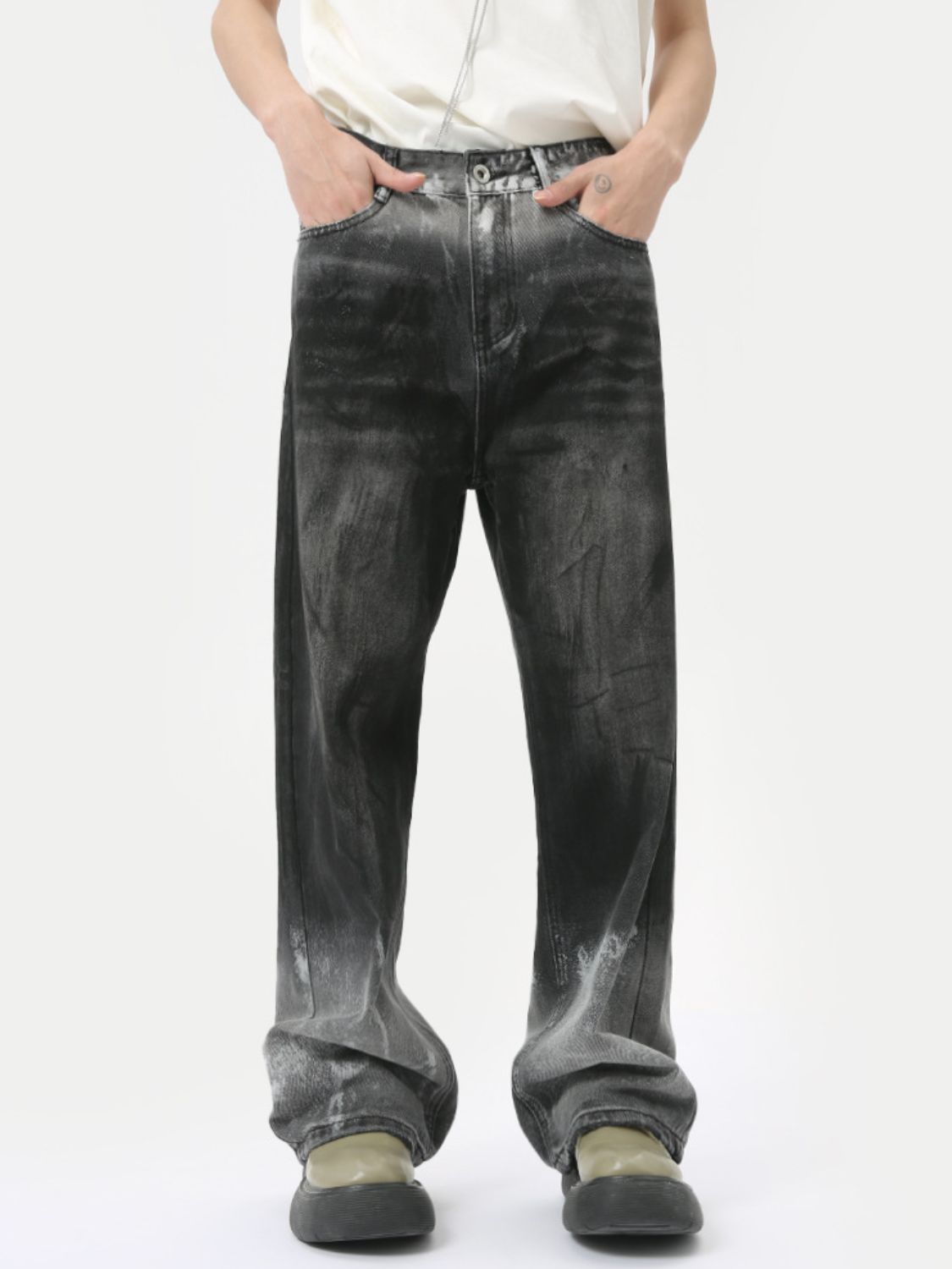 Wide leg jeans with pockets and buttoned detail, no stretch, 75% cotton, 25% viscose.