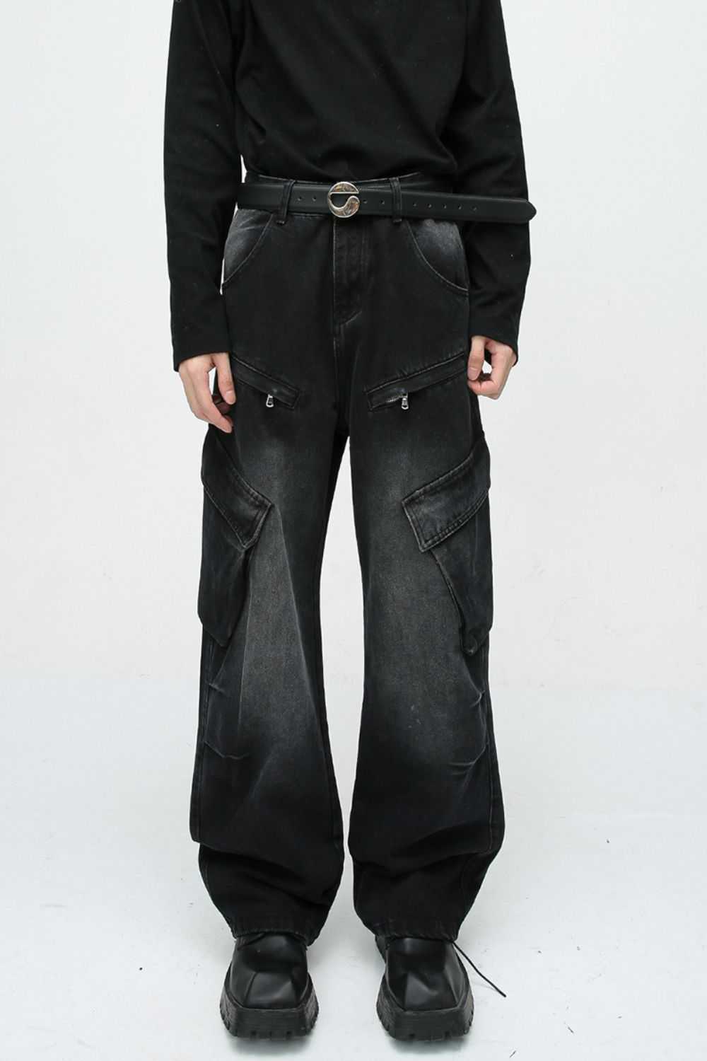 Baggy jeans with cargo pockets, no stretch, cotton blend material.