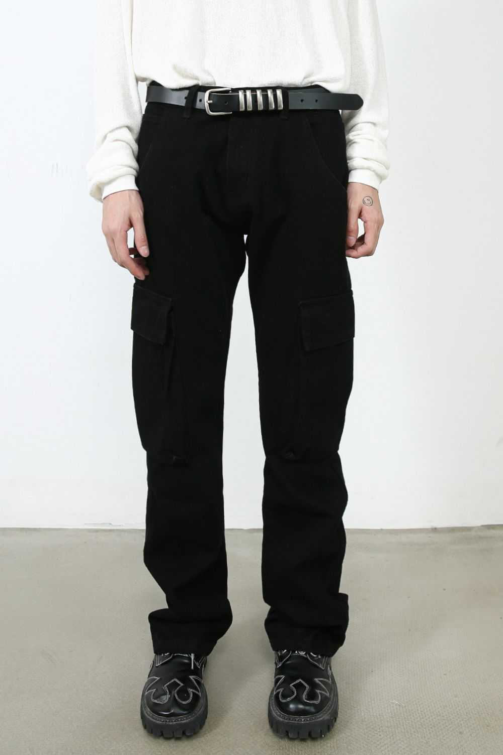 Men's jeans with cargo pockets in black, basic style with no stretch.