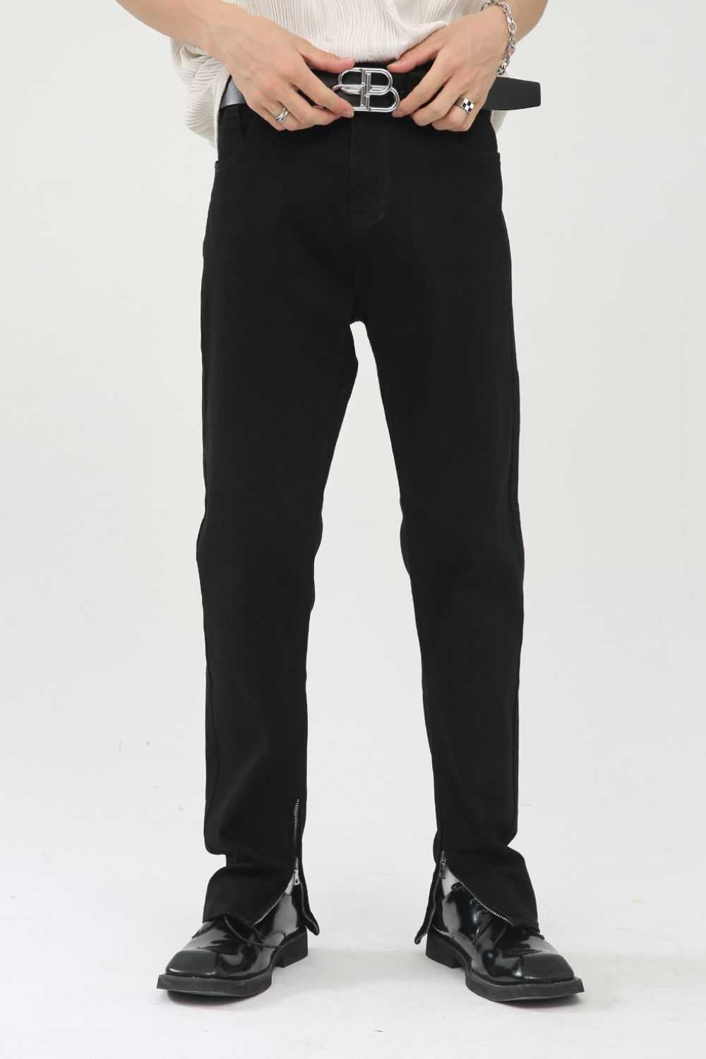 Men's mid rise jeans, black, basic style, no stretch.