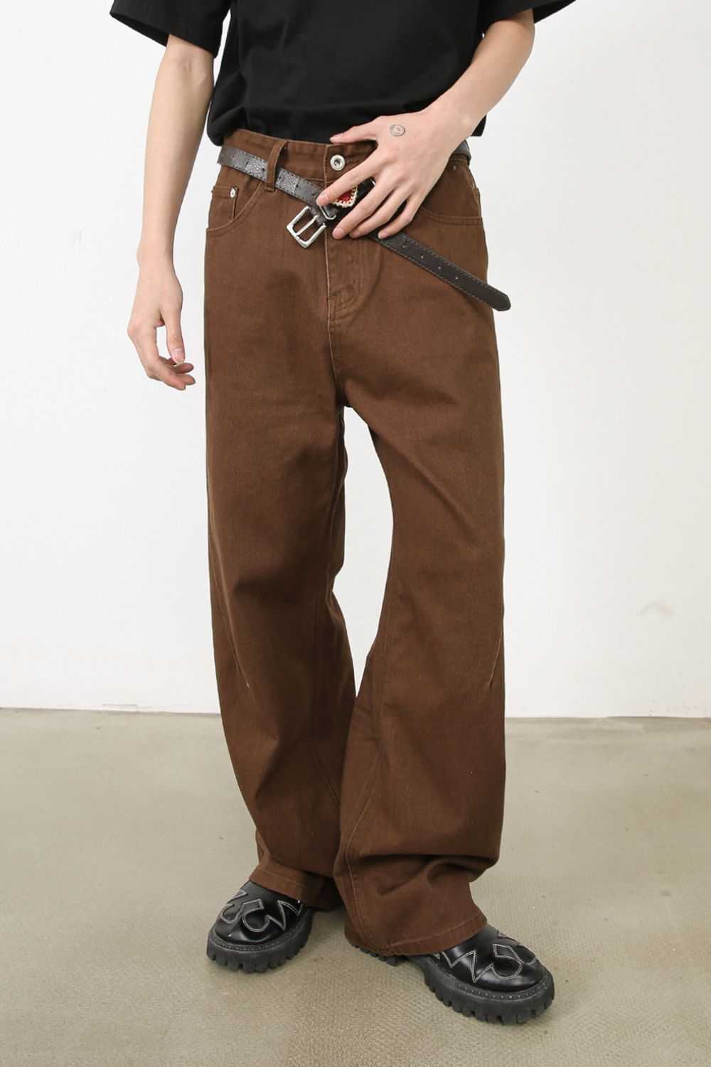 Men's loose fit jeans in brown, 100% cotton, no stretch, basic style.
