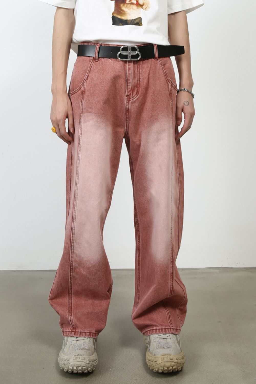 Men's loose fit jeans without stretch in red, made of 90% cotton, 5% polyester, and 5% viscose.