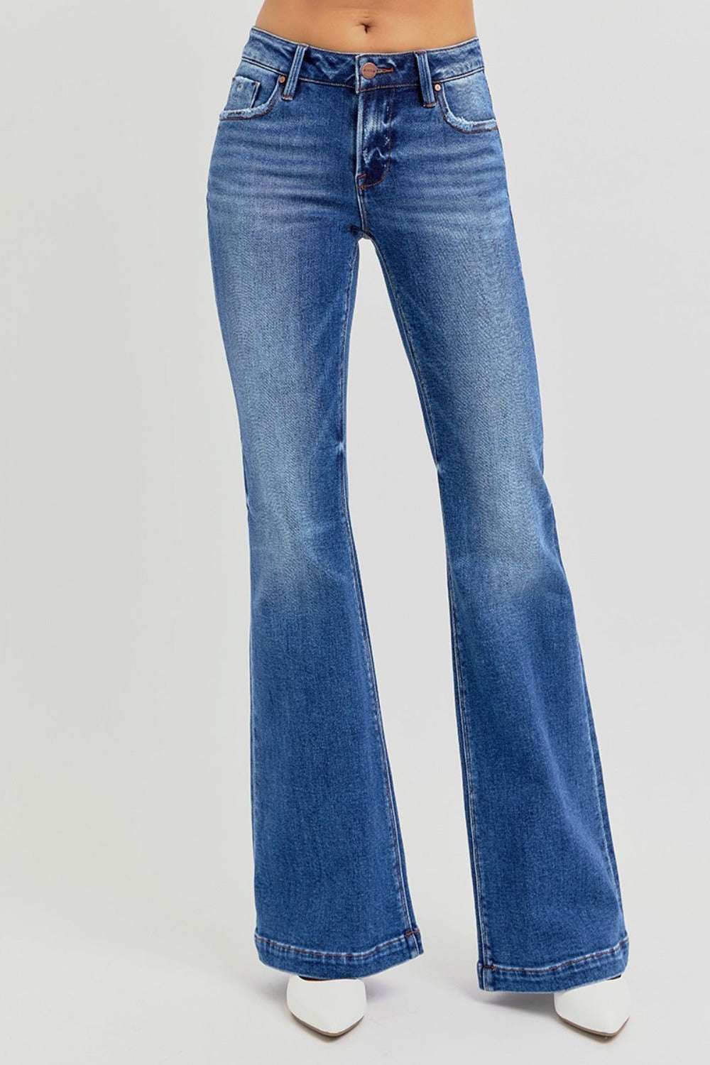Low rise flare jeans with pockets, vintage-inspired style, slightly stretchy denim.