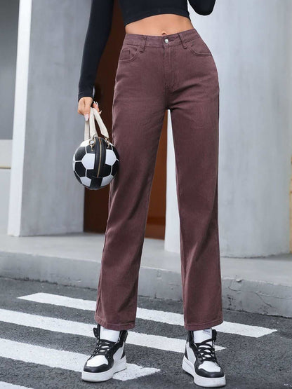 Straight leg jeans with pockets in brown color, buttoned design, slightly stretchy, cotton-polyester blend.
