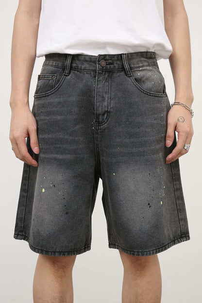 Men's mid-rise denim shorts in black with slight stretch, featuring a basic style.