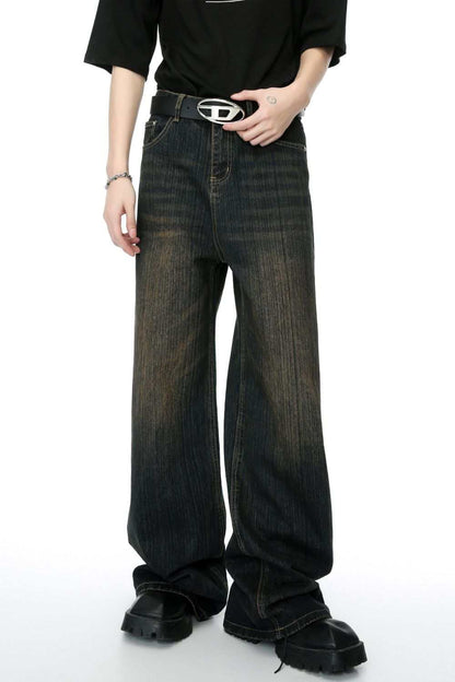 High rise wide leg jeans for any occasion, made from 90% cotton, 5% polyester, and 5% viscose, offering a structured silhouette.