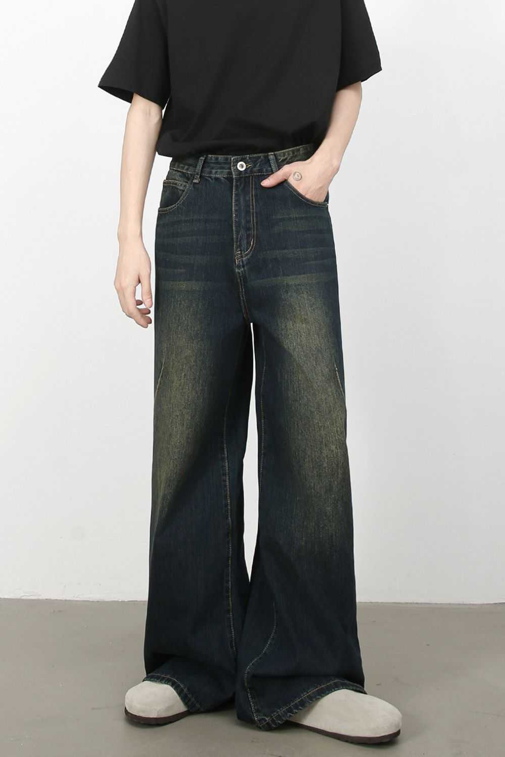 Men's wide leg jeans in dark denim, featuring a basic style with no stretch.