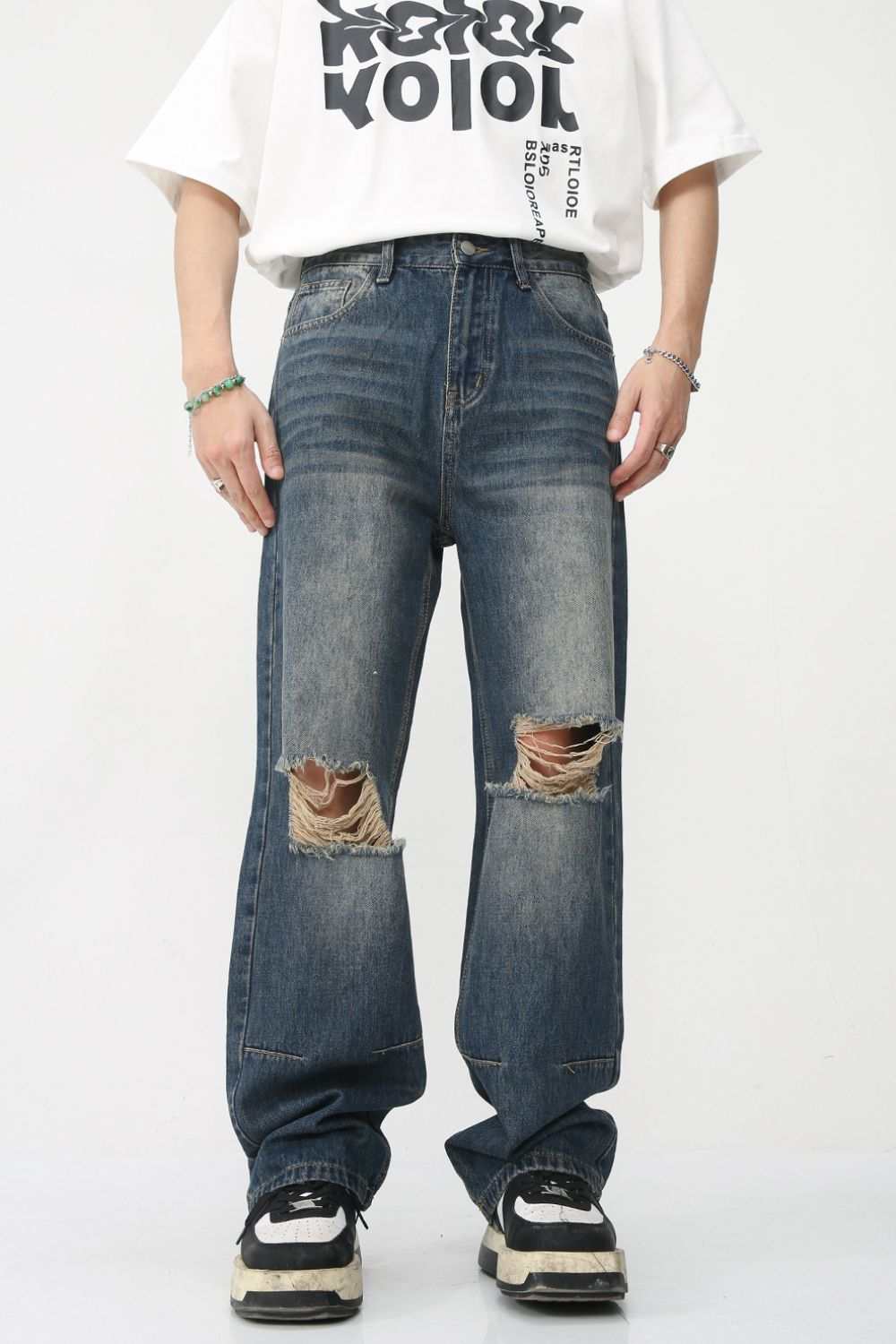 Distressed jeans with pockets, basic style, no stretch, cotton blend.