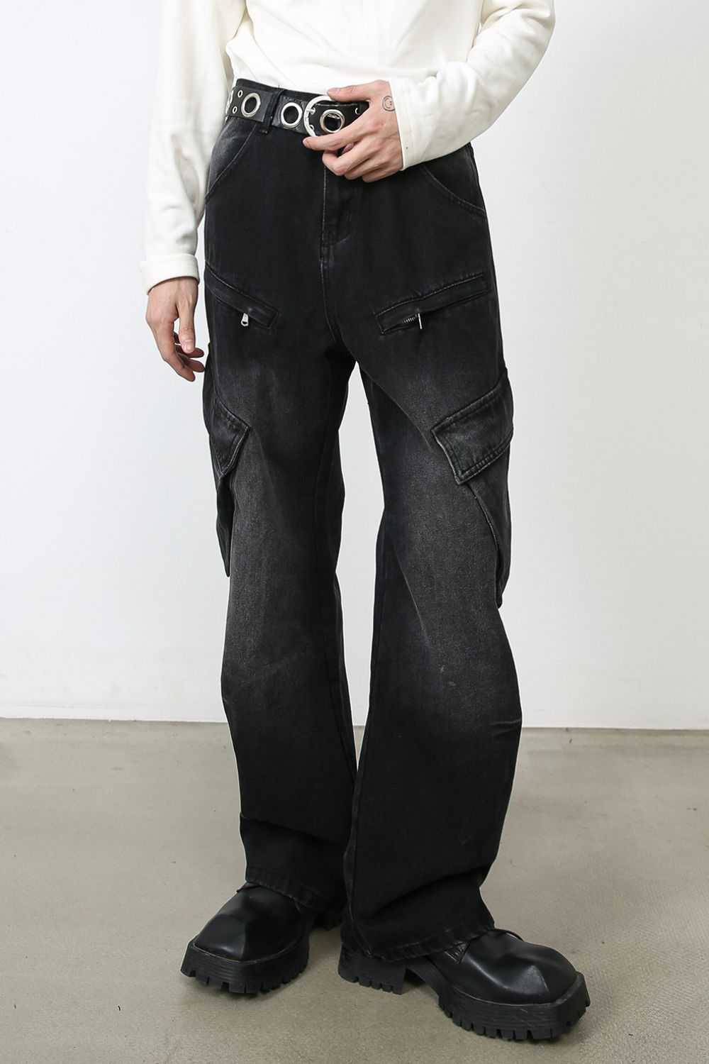 Men's baggy jeans with cargo pockets, black, no stretch, cotton blend material.