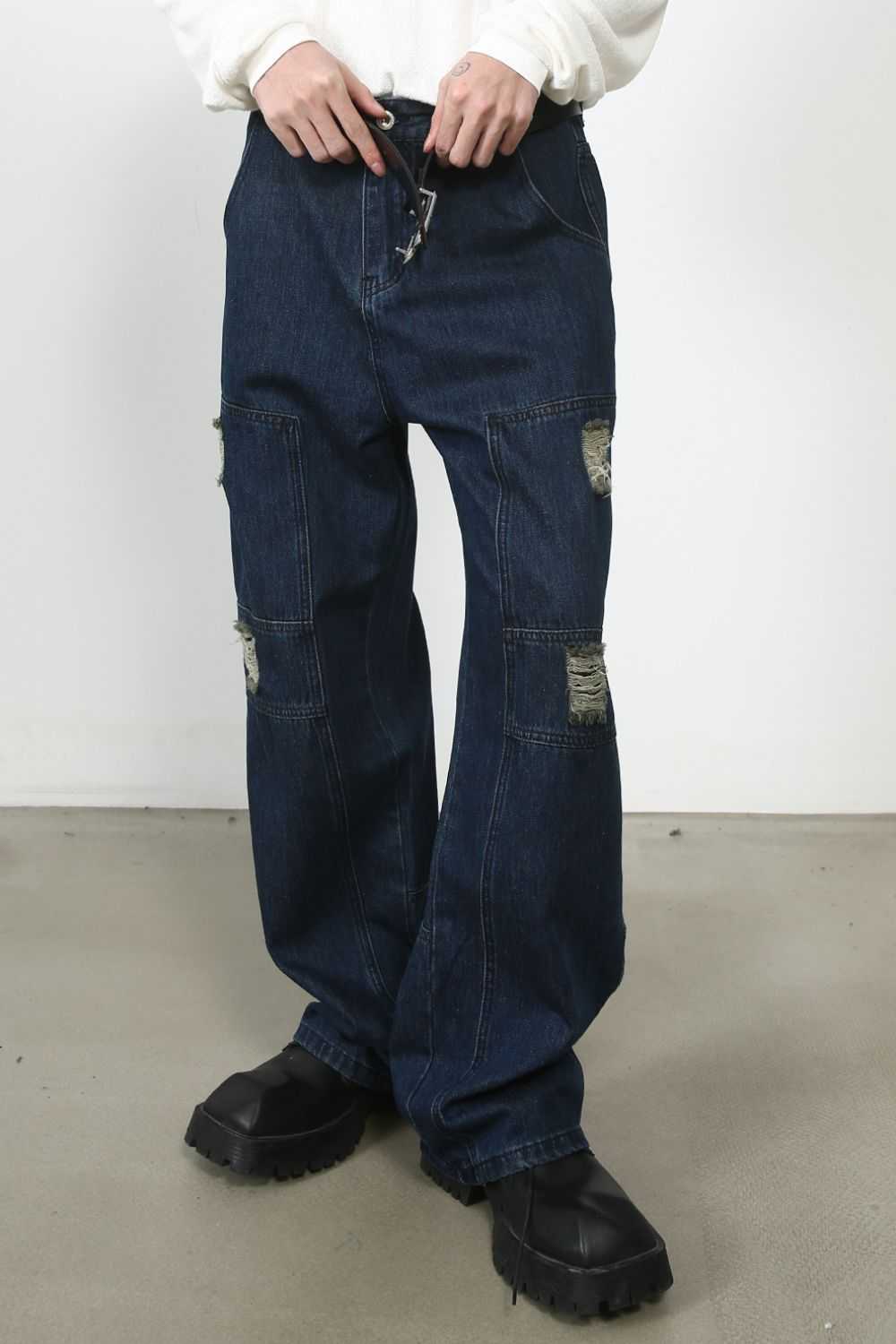 Men's distressed jeans with pockets, basic style, non-stretch, cotton blend.