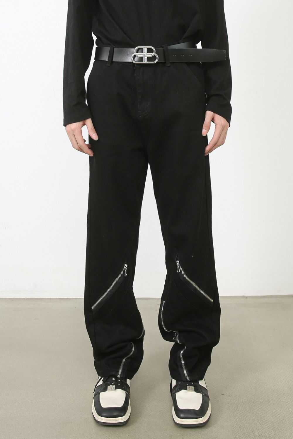 Men's loose fit jeans, basic style, no stretch, black.