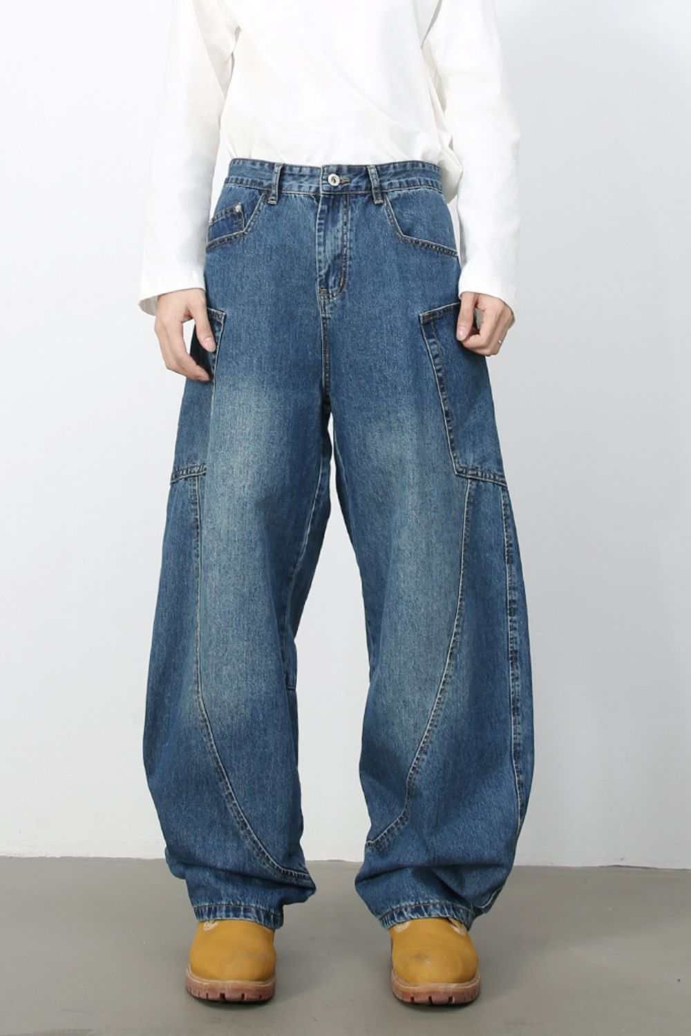Men's wide leg jeans with no stretch in blue denim.
