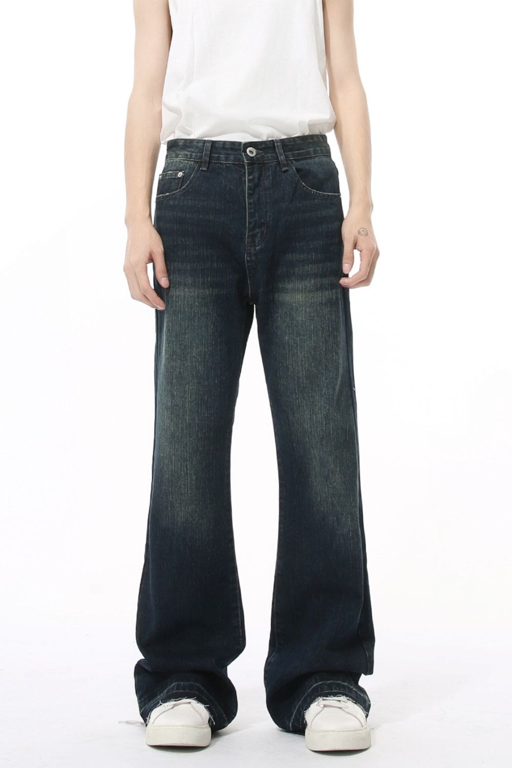 Raw hem jeans with pockets, no stretch, basic style.