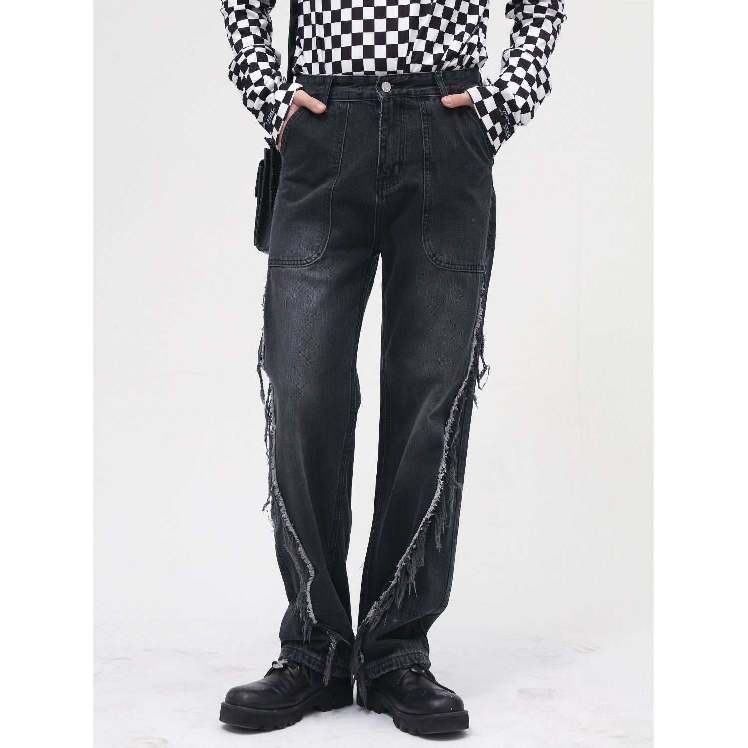 Raw hem jeans with pockets, basic style, no stretch, cotton-viscose blend.