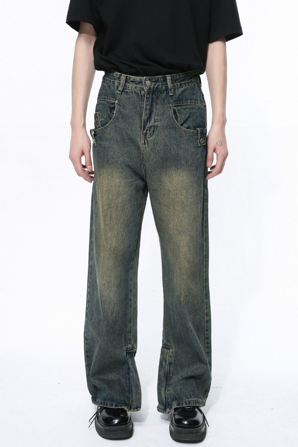 Side slit jeans with pockets, basic style, no stretch.