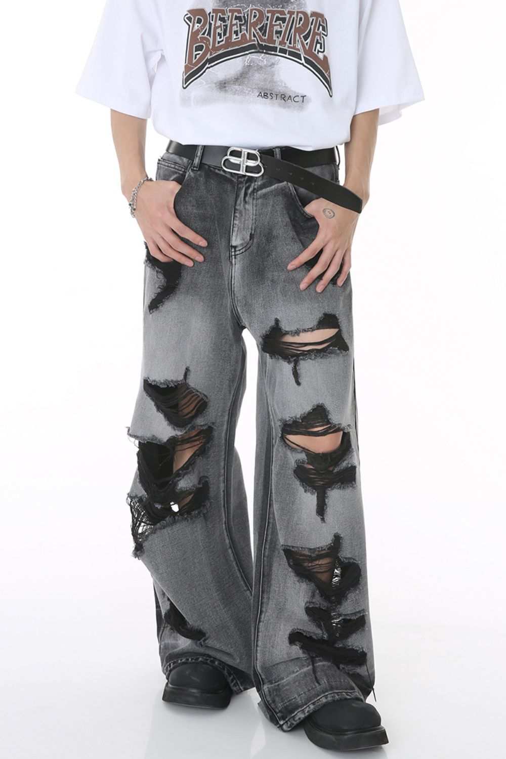 Distressed wide leg jeans with pockets, no stretch, cotton blend.