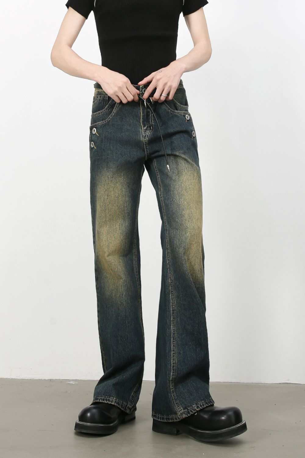 Men's bootcut jeans with pockets, basic style, non-stretch, cotton blend.