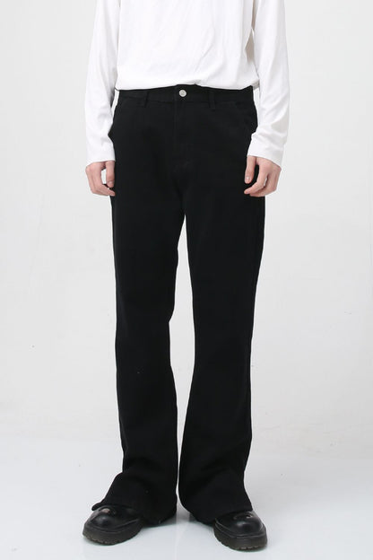 Mid rise black jeans with pockets, basic style, no stretch, made of 75% cotton and 25% viscose.