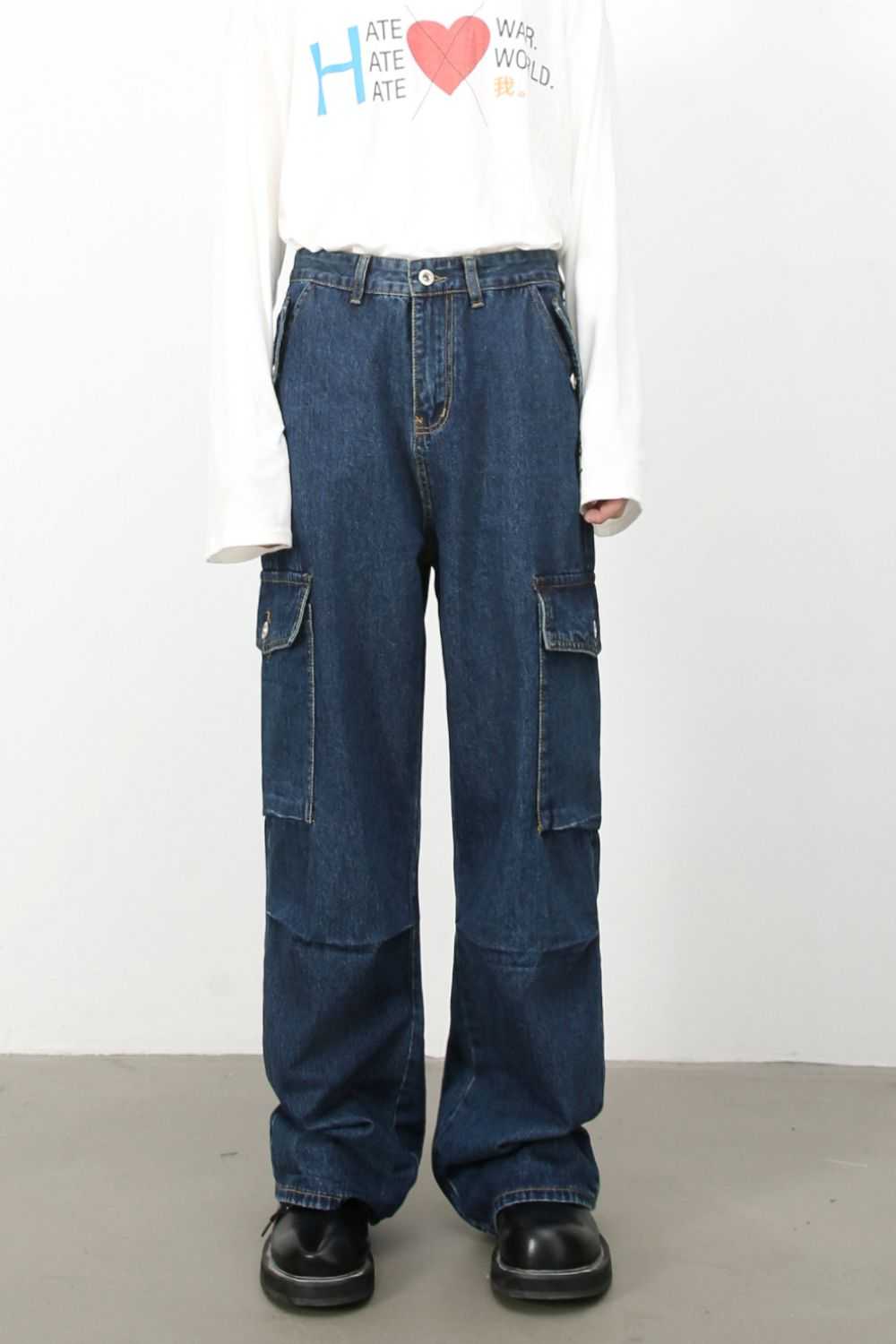 Men's baggy jeans with cargo pockets, basic style, no stretch, 84.4% cotton, blue denim, front view.